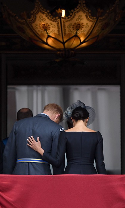 Khoảnh khắc ngọt ngào của 4 cặp đôi nổi tiếng nhất hoàng gia Anh: Hiếm khi thể hiện nhưng vẫn làm công chúng ghen tị - Ảnh 40.