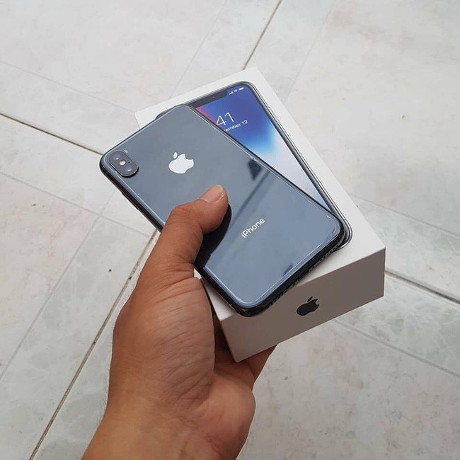 Bốc họ 20 triệu mua Iphone X tặng người yêu, ai ngờ chàng trai vừa vỡ nợ vừa bị đá không thương tiếc - Ảnh 1.