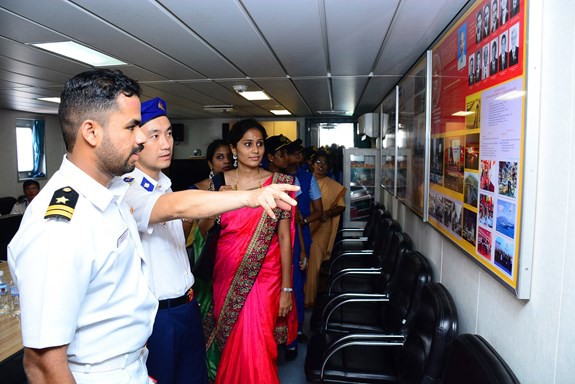 Những khoảnh khắc tàu Cảnh sát biển Việt Nam lần đầu đến thăm Ấn Độ - Ảnh 10.