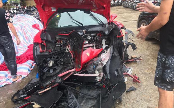 Siêu xe Ferrari 488 GTB mới gặp nạn của ca sĩ Tuấn Hưng giá trị đến thế nào? - Ảnh 1.