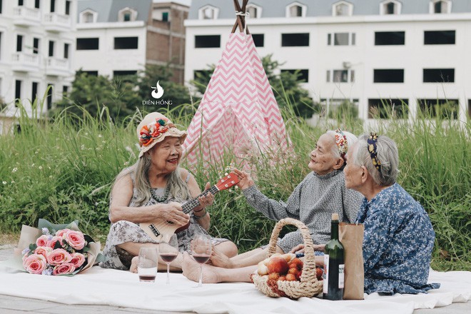 Bộ ảnh đáng yêu về hội chị em U90 đi picnic trong viện dưỡng lão: Đời có bao lâu, ta cứ vui thôi! - Ảnh 4.