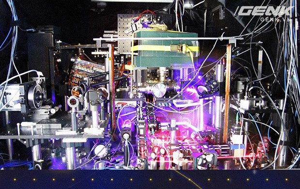 Chiếc đồng hồ nguyên tử 14 tỉ năm mới lệch 1 giây này sẽ giúp ta tìm hiểu bản chất của Vũ trụ - Ảnh 1.