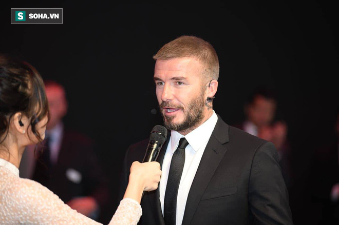 Hoa hậu Trần Tiểu Vy rạng rỡ sánh đôi bên David Beckham trên sân khấu ra mắt xe hơi VINFAST - Ảnh 10.