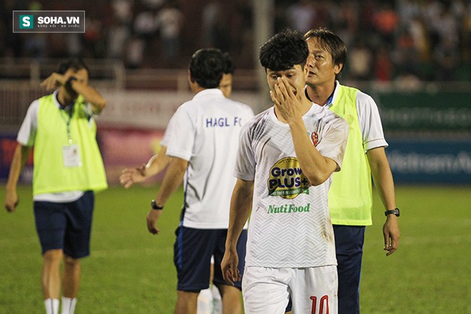 Có một cuộc chiến “sinh tử” trong ngày Hà Nội FC được trao cúp vô địch V.League - Ảnh 2.
