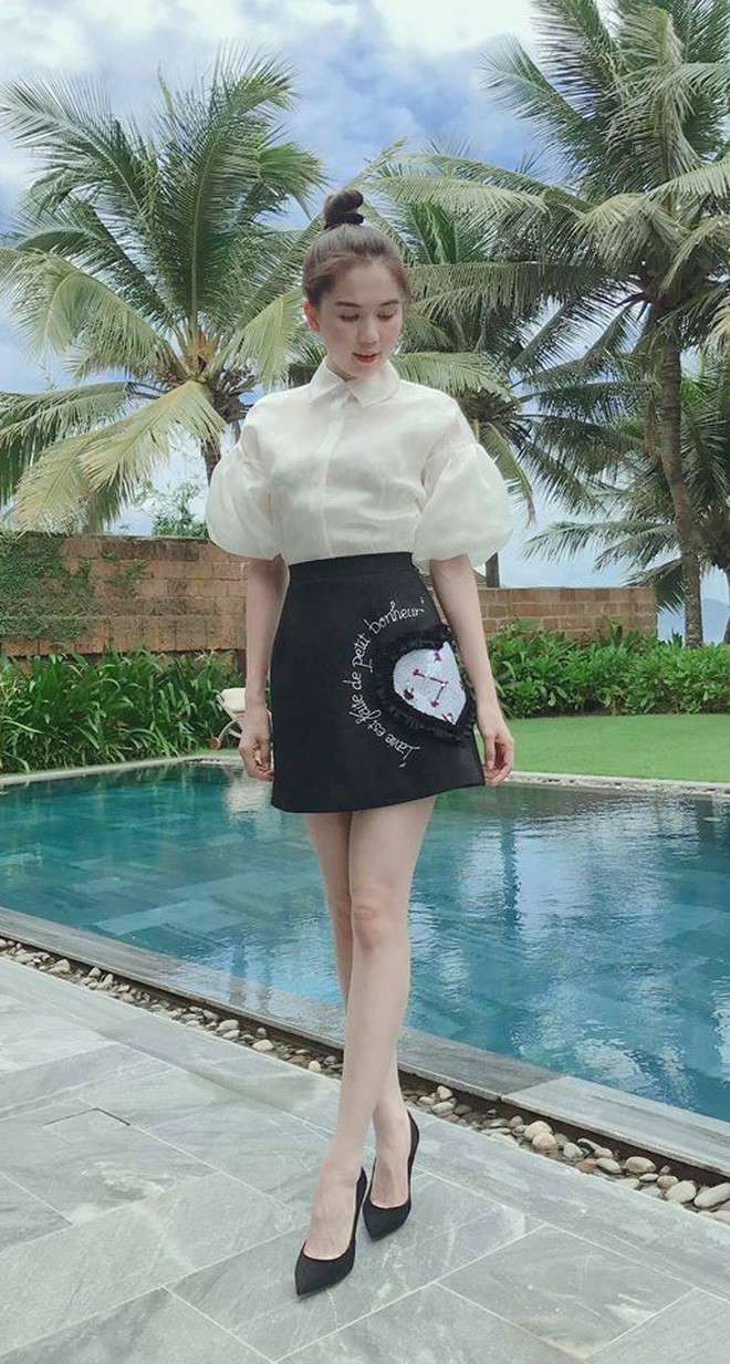 Mới đăng quang chưa đầy 1 tháng, Hoa hậu Trần Tiểu Vy đụng váy áo liên hoàn với cả loạt người đẹp Vbiz - Ảnh 2.