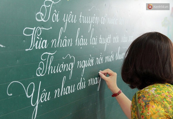 Gặp 18 cô giáo Quảng Trị viết chữ đẹp như vẽ tranh vừa gây sốt MXH: Học sinh trong trường chữ cũng siêu đẹp - Ảnh 10.
