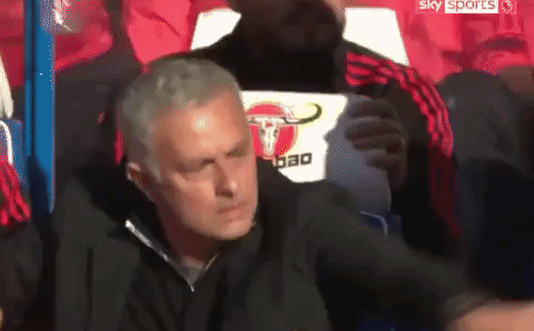 Suýt đánh trợ lý Chelsea, Mourinho còn có hành động khiến sân Stamford Bridge "cứng họng"