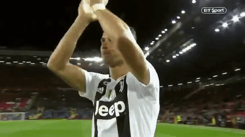 Ronaldo: Xem ngay hình ảnh của đế chế sân cỏ Ronaldo và chiêm ngưỡng kỹ năng điêu luyện của anh ta trên sân cỏ. Cùng nhau đón xem những pha bóng đẳng cấp và cú đá penalty \
