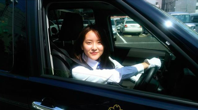 Gặp gỡ nữ tài xế taxi xinh đẹp quyến rũ nhất Nhật Bản - Ảnh 2.