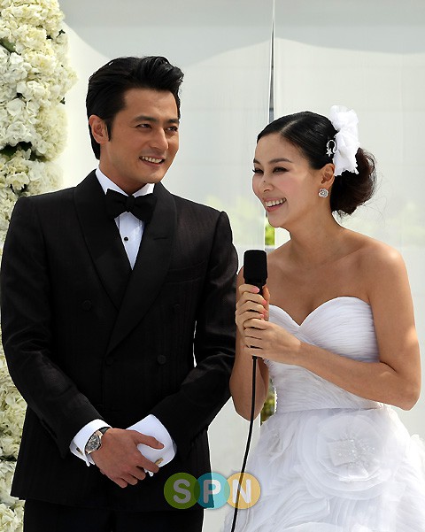 Vợ Jang Dong Gun: Sống trong cảnh giàu sang, hạnh phúc U50 vẫn trẻ đẹp khó tin - Ảnh 1.