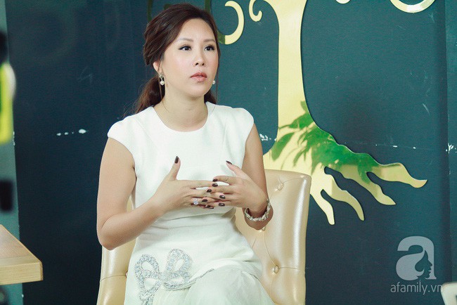 Thu Hoài: Tôi biết chuyện con trai đồng tính từ lúc thấy con lén lút thoa son xí muội hồi học lớp 4 - Ảnh 1.