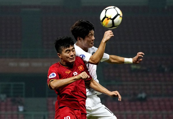Báo Hàn Quốc thừa nhận đội nhà gặp khó trước các đòn hiểm của U19 Việt Nam - Ảnh 1.