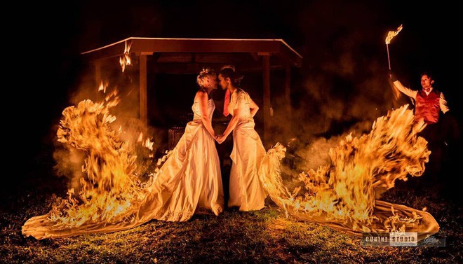 Cặp đồng tính nữ nổi lửa đốt váy cưới trong hôn lễ, cư dân mạng kẻ khen đẹp người nóng bừng bừng chỉ trích - Ảnh 7.