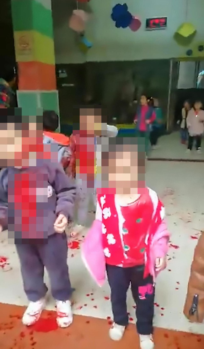 Trung Quốc: Người phụ nữ loạn trí cầm dao chặt thịt tấn công trường mẫu giáo, ít nhất 14 học sinh bị thương - Ảnh 5.
