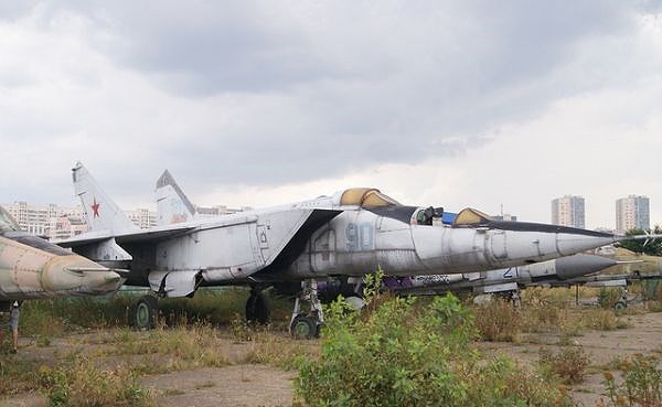 [ẢNH] Ngạc nhiên trước nghĩa địa máy bay quân sự cực lớn ngay giữa thủ đô nước Nga - Ảnh 10.