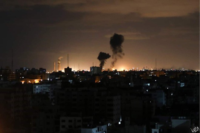 Tên lửa tấn công Israel: “Vòm Sắt” ồ ạt khai hỏa, chiến cơ xuất kích nã đạn chưa từng thấy - Ảnh 8.