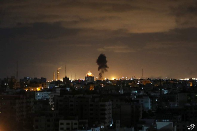Tên lửa tấn công Israel: “Vòm Sắt” ồ ạt khai hỏa, chiến cơ xuất kích nã đạn chưa từng thấy - Ảnh 7.