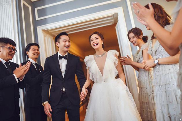 6 tháng sau bữa tiệc ngỡ tưởng hôn lễ, Chung Hân Đồng thông báo tháng 12 mới chính thức tổ chức đám cưới - Ảnh 2.