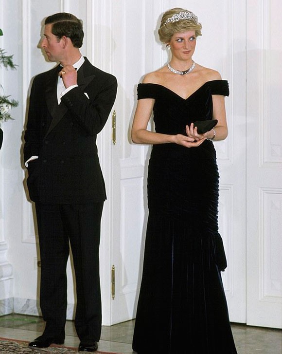 Lần đầu tiết lộ việc Thái tử Charles muốn chạy trốn khỏi đám cưới với Công nương Diana vì lý do này - Ảnh 2.