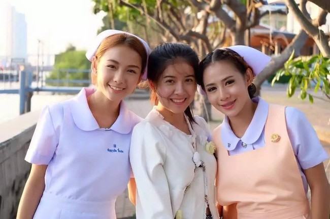 Nữ y tá xinh đẹp nhất Thái Lan bị bệnh viện sa thải vì lý do không ngờ - Ảnh 5.