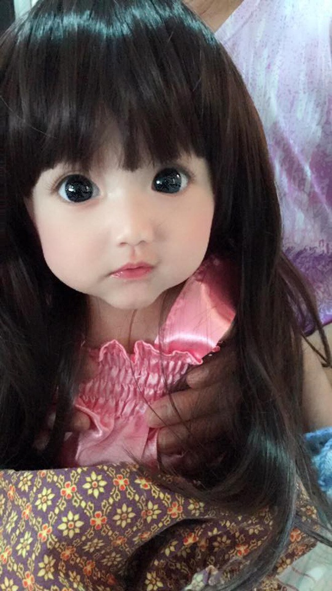 Bé gái có gương mặt xinh như búp bê Barbie trở thành ngôi sao MXH Thái Lan - Ảnh 3.