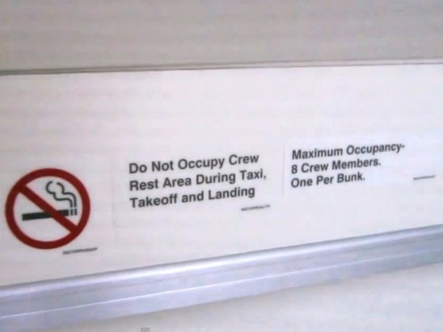 Hoá ra trên máy bay còn có những phòng ngủ bí mật cho phi hành đoàn mà không phải ai cũng biết - Ảnh 7.