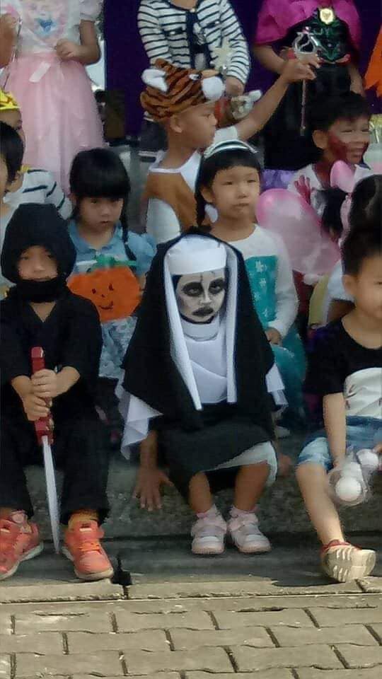 Đại chiến Halloween: Quên ma quỷ đi, giờ hóa trang thành đồ ăn vặt và trà sữa mới... đáng sợ - Ảnh 3.