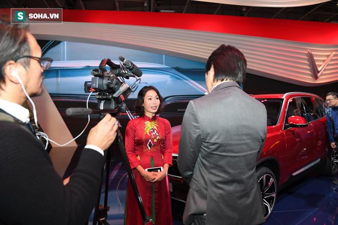 [Chùm ảnh] Nữ Chủ tịch VinFast duyên dáng bên mẫu xe hơi vừa ra mắt - Ảnh 9.