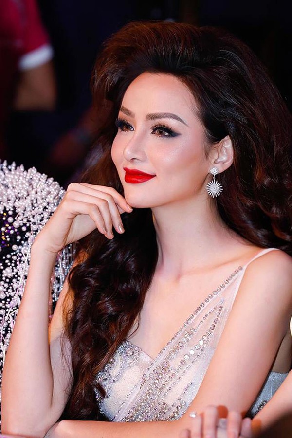 Tuyên bố không phải hoa silicon nhưng gương mặt Hoa hậu Diễm Hương thay đổi khác lạ - Ảnh 6.