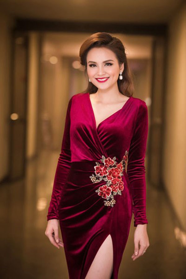 Tuyên bố không phải hoa silicon nhưng gương mặt Hoa hậu Diễm Hương thay đổi khác lạ - Ảnh 8.