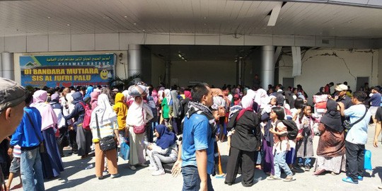 Indonesia: Đám đông cướp ATM trong lúc chờ viện trợ sóng thần - Ảnh 2.