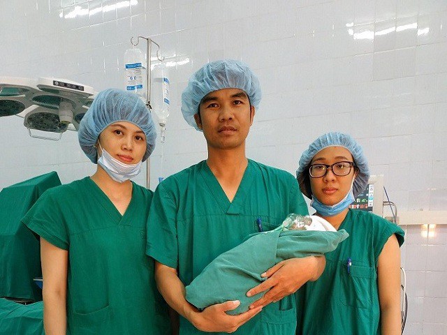 Sản phụ Hà Nội vỡ tử cung suýt tử vong: Chuyên gia khuyến cáo tai biến sản khoa nguy hiểm - Ảnh 1.