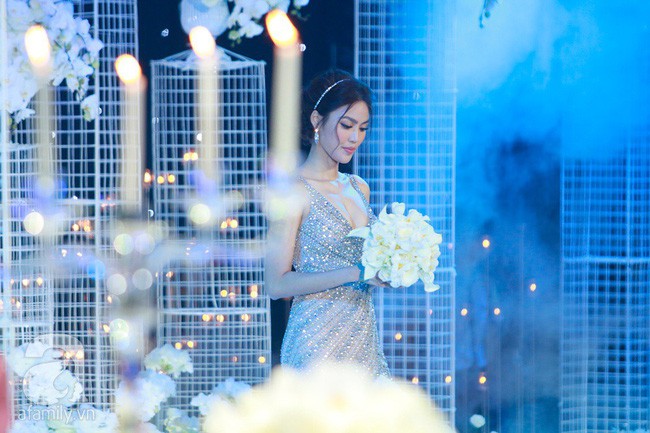 Cô dâu Lan Khuê tình tứ chăm sóc chú rể Tuấn John ở hậu trường tiệc cưới đẳng cấp 5 sao - Ảnh 6.