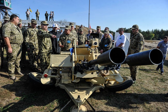 Ukraine khoe loạt vũ khí mới, có cả pháo phòng không ZU-23-2 phiên bản hiện đại hóa - Ảnh 1.