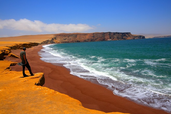 Những bãi biển tuyệt đẹp có màu cát kỳ lạ - Ảnh 3.