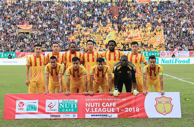 Tân binh ĐT Việt Nam và hai cú sút quyết định giúp Nam Định lên rồi trụ V.League - Ảnh 1.