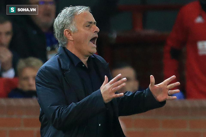 Mourinho gây chiến với ban lãnh đạo Man United trước tin đồn sắp bị sa thải - Ảnh 1.