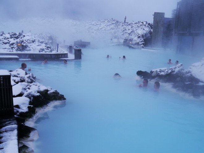 Suối địa nhiệt đẹp như tiên cảnh ở Iceland: Đến rồi mới thấy chen chúc toàn người trần mắt thịt - Ảnh 10.