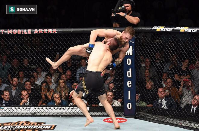 Không chịu nổi đòn hiểm, Conor McGregor cúi đầu chịu thua Khabib Nurmagomedov - Ảnh 1.