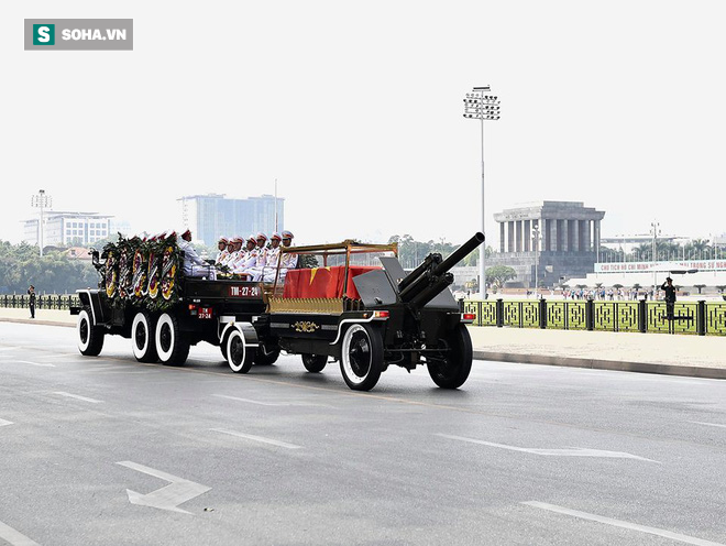 Linh xa đưa di hài cố Tổng bí thư Đỗ Mười về tới quê nhà - Ảnh 3.