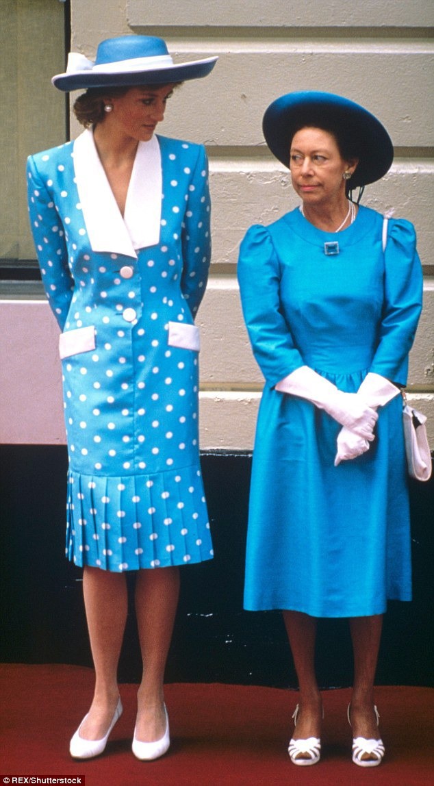 Không phải bà Camilla, đây mới chính là thành viên Hoàng gia chán ghét Công nương Diana ra mặt, đến dự lễ tang cháu dâu cũng không thèm cúi đầu - Ảnh 3.