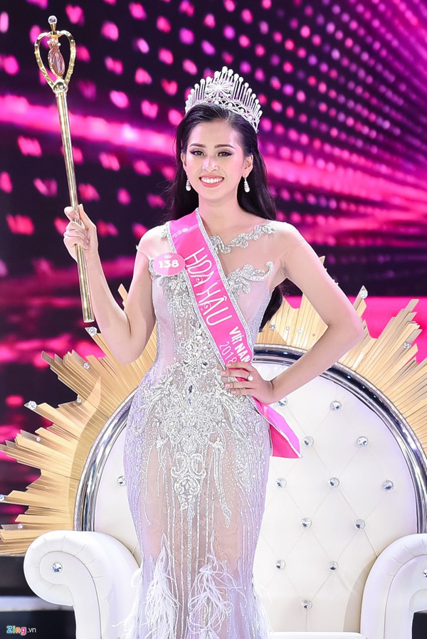 Gia cảnh ít biết của Hoa hậu Tiểu Vy và 2 Á hậu tài sắc vừa đăng quang - Ảnh 1.