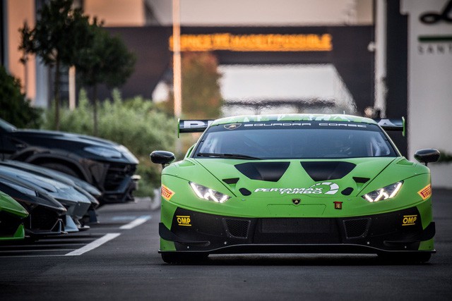 Lamborghini Huracan GT3 Evo - Khi sư tử mọc thêm cánh - Ảnh 6.