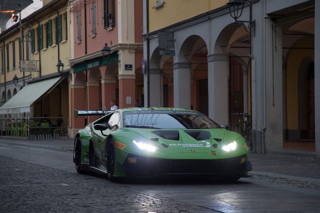 Lamborghini Huracan GT3 Evo - Khi sư tử mọc thêm cánh - Ảnh 7.