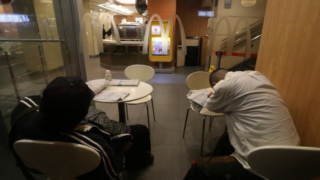 Tìm hiểu về McRefugees: Nơi người vô gia cư, người cô đơn tại Hồng Kông coi là ngôi nhà thứ hai của mình - Ảnh 7.