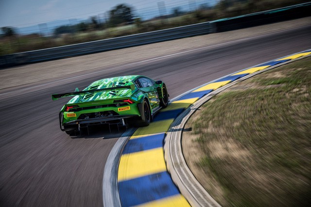 Lamborghini Huracan GT3 Evo - Khi sư tử mọc thêm cánh - Ảnh 11.