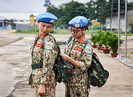 Những nữ chiến sĩ “mũ nồi xanh” Việt Nam: Thanh xuân muôn dặm vươn xa…  - Ảnh 1.