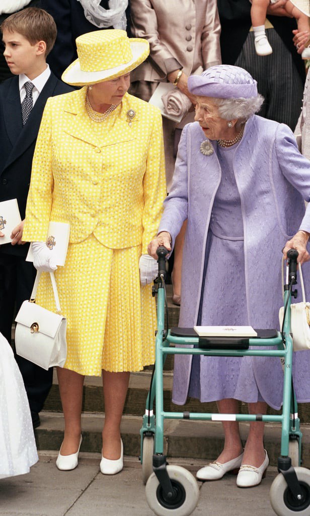 Liên tục thay đổi màu sắc trang phục, duy chỉ có món đồ này là Nữ hoàng Anh hết mực chung tình từ thời trẻ đến tận bây giờ - Ảnh 7.