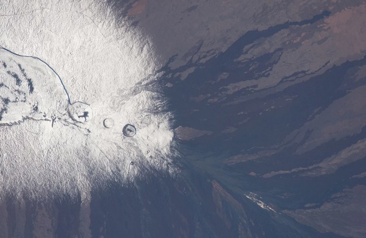 Chiêm ngưỡng hình ảnh những ngọn núi hùng vĩ trên Trái Đất khi nhìn từ ngoài không gian - Ảnh 12.