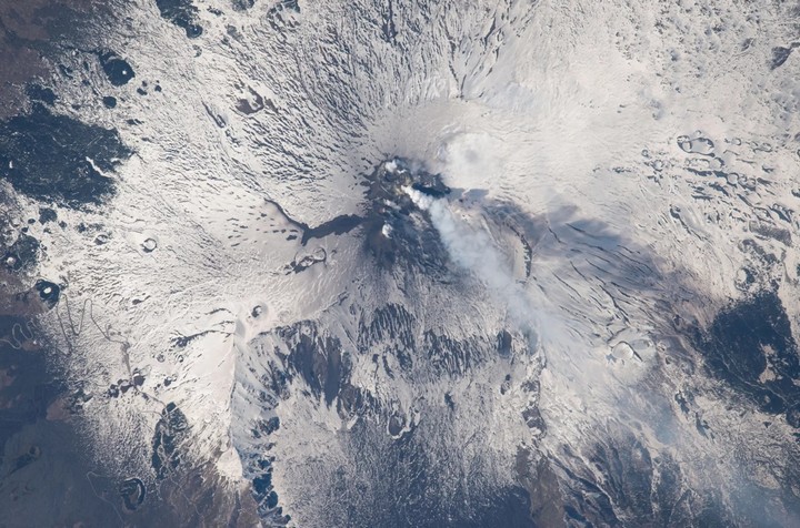 Chiêm ngưỡng hình ảnh những ngọn núi hùng vĩ trên Trái Đất khi nhìn từ ngoài không gian - Ảnh 13.